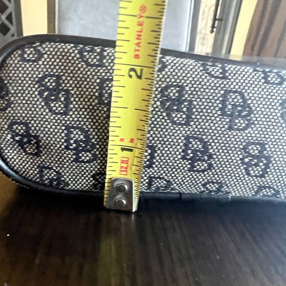 Dooney & Bourke Black and Cream Monogram Cosmetic Pouch EUC - Picture 7 of 9